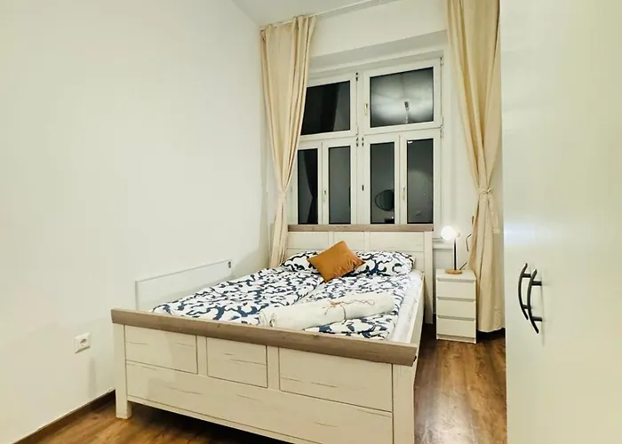 Spacious Private In 5br For 10 Near Kaufpark Alterlaa *