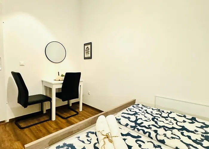 Spacious Private In 5br For 10 Near Kaufpark Alterlaa Apartment